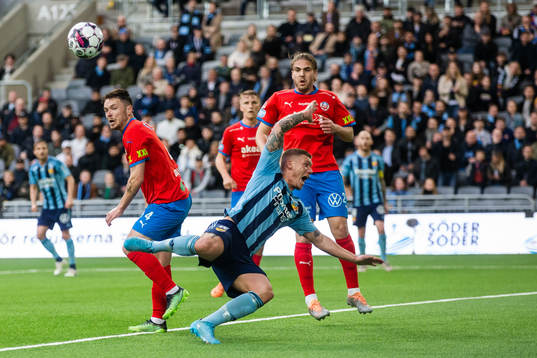 Helsingborgs Viljormur Davidsen och Djurgårdens Victor