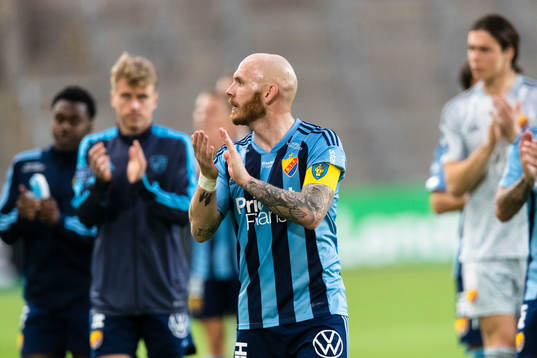 Djurgårdens Magnus Eriksson tackar publiken