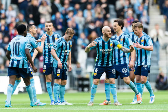 Djurgårdens Magnus Eriksson samlar spelarna