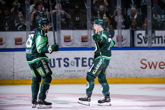 Färjestads Jacob de la Rose och Patrik Lundh jublar