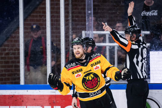 Luleås Brendan Shinnimin reagerar
