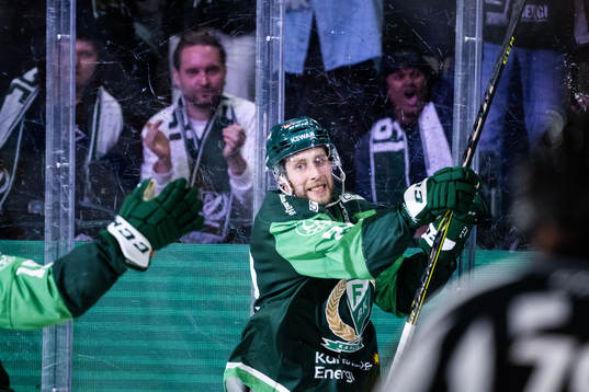 Färjestads Per Åslund jublar