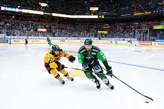 Luleås Brendan Shinnimin och Färjestads Adam Ginning