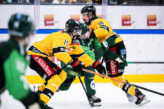 Luleås Carl Mattsson och Sami Lepistö mot Färjestads