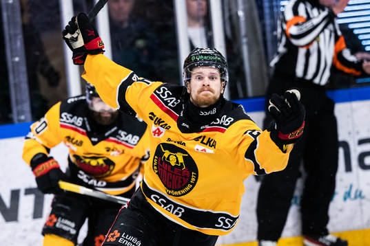 Luleås Brendan Shinnimin jublar