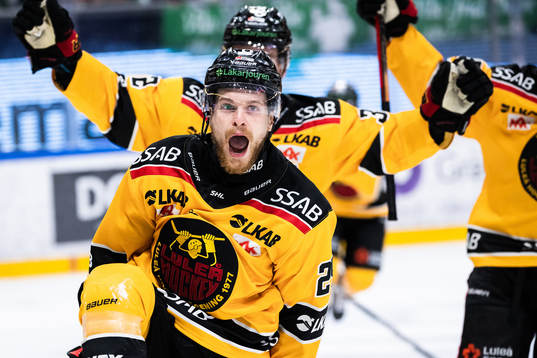 Luleås Brendan Shinnimin jublar