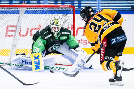 Luleås Brendan Shinnimin gör 2-2 bakom Färjestads