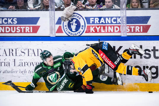 Färjestads Victor Ejdsell och Luleås Julius Honka