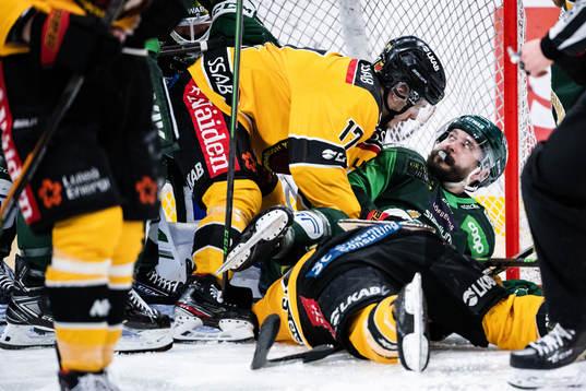 Luleås Isac Brännström och Färjestads Jesse Virtanen