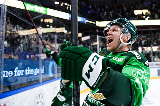Färjestads Daniel Viksten jublar