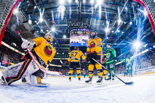 Luleås målvakt Joel Lassinantti, Linus Omark och Filip