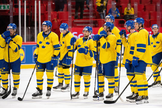 Players of Sweden  look dejected