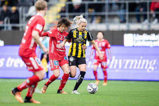 Linköpings Saori Takarada och Häckens Lotta Öqvist