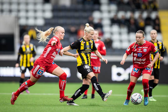 Linköpings Alva Selerud och Olga Ahtinen mot Häckens