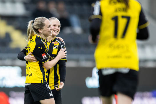 Häckens Elin Rubensson och Filippa Curmark jublar