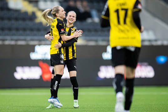Häckens Elin Rubensson och Filippa Curmark jublar