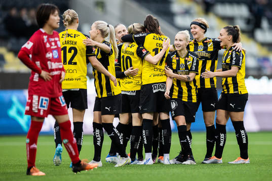 Häckens spelare jublar