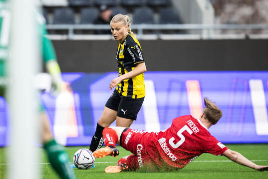 Häckens Stine Larsen och Linköpings Nilla Fischer