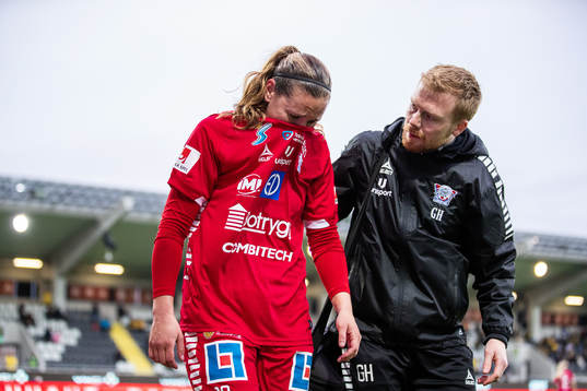 Linköpings Emma Lennartsson lämnar planen
