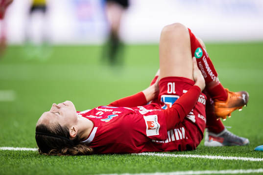 Linköpings Emma Lennartsson lämnar planen