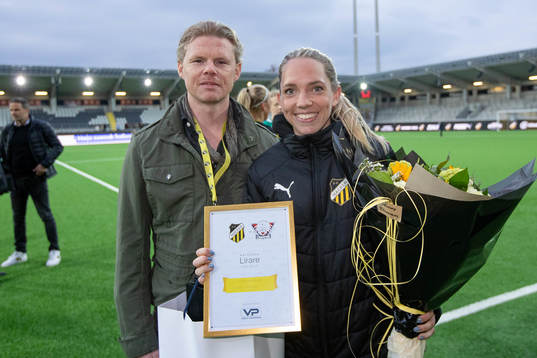 Häckens Elin Rubensson med pris som matchens lirare