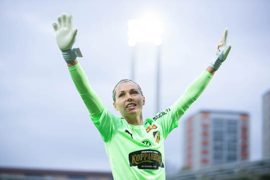 Häckens målvakt Jennifer Falk jublar