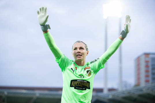 Häckens målvakt Jennifer Falk jublar