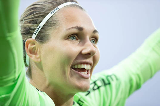 Häckens målvakt Jennifer Falk jublar