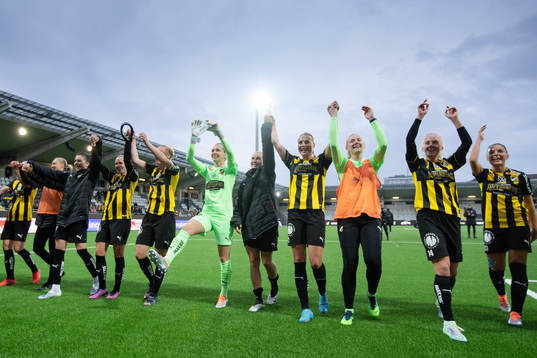 Häckens spelare jublar