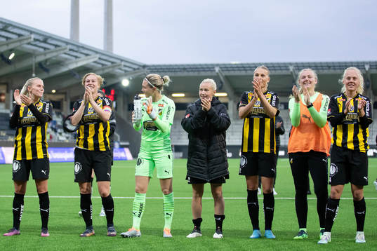 Häckens spelare jublar