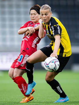 Linköpings Yuka Momiki och Häckens Stine Larsen