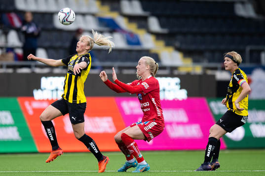 Häckens Julia Karlernäs och Luna Nørgaard Gevitz mot