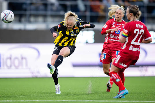 Häckens Molly Johansson med ett skott