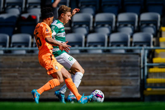 Västerås Simon Gefvert och AFC Eskilstunas Viktor Fors