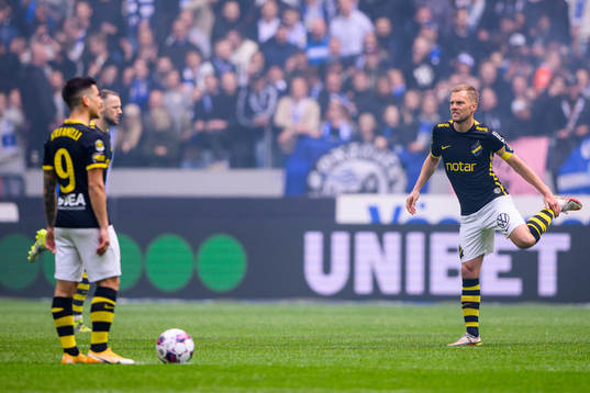 s Nicolas Stefanelli och Sebastian Larsson