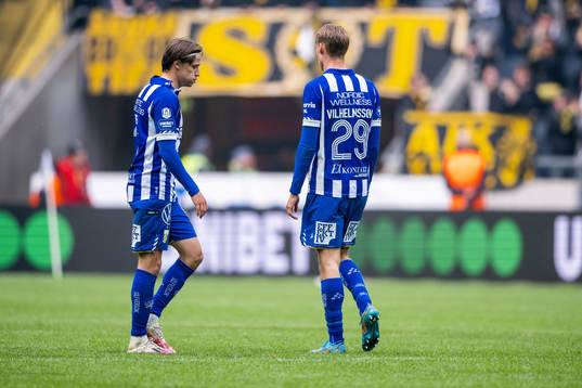 IFK Göteborgs Simon Thern och Oscar Vilhelmsson deppar