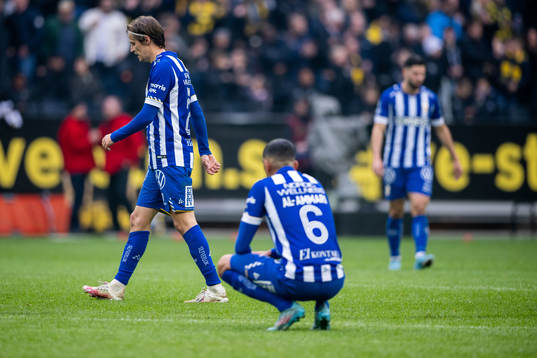 IFK Göteborgs Simon Thern och Amir Al-Ammari deppar
