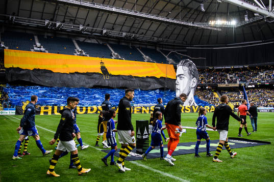 s och IFK Göteborgs spelare gör entré