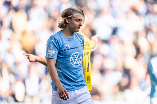 Malmö FFs Sebastian Nanasi deppar