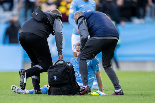 Malmö FFs Oscar Lewicki har ont