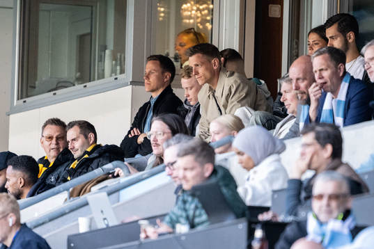 Malmö FFs Sören Rieks och Niklas Moisander på läktaren