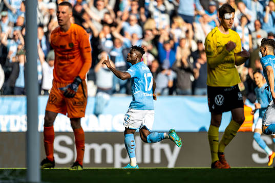 Malmö FFs Malik Abubakari jublar