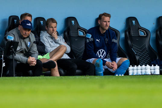 Malmö FFs Oscar Lewicki och Ola Toivonen på bänken