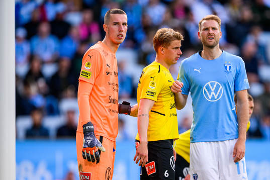 Malmö FFs Ola Toivonen och Mjällbys Magnus Wörts och