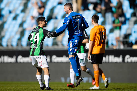 GAIS målvakt Mergim Krasniqi jublar ihop med Emin Grozdanic