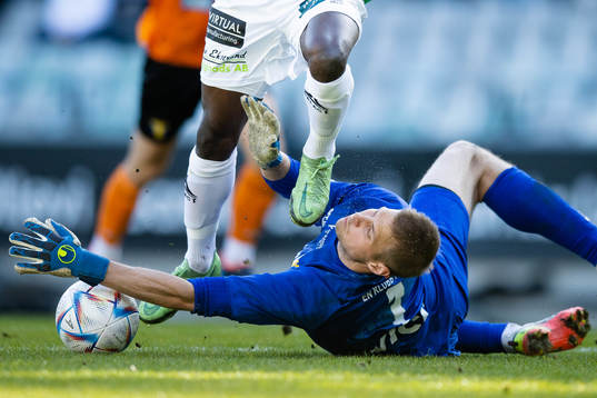 GAIS Rickard Emeka Friday i friläge mot Torns målvakt
