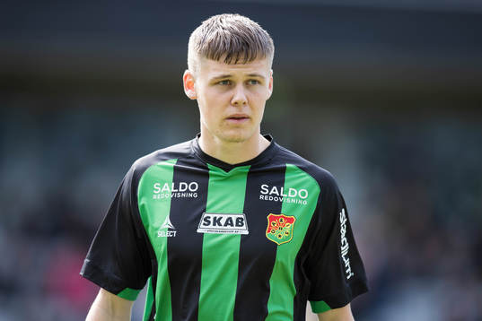 GAIS Axel Henriksson på line up innan fotbollsmatchen i