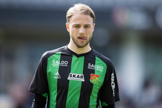 GAIS Gustav Lundgren på line up innan fotbollsmatchen i