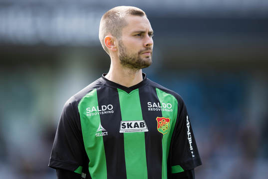 GAIS Axel Norén på line up innan fotbollsmatchen i Ettan