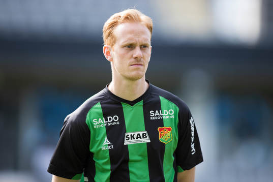 GAIS Viktor Krüger på line up innan fotbollsmatchen i